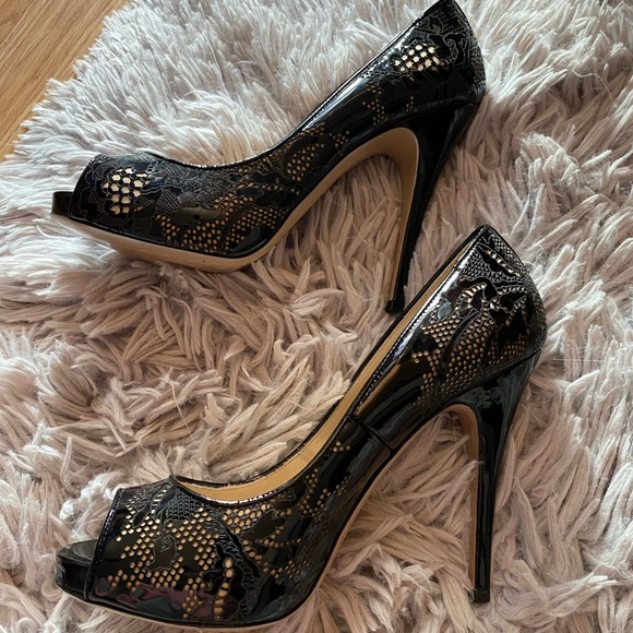 Valentino Garavani Patent Leather Heels - Picture 2 of 6